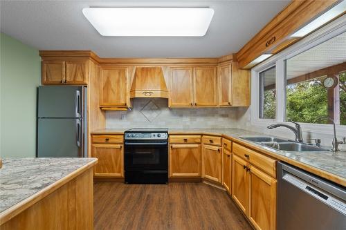 4636 East Vernon Road, Vernon, BC - Indoor Photo Showing Kitchen With Double Sink