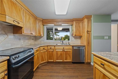 4636 East Vernon Road, Vernon, BC - Indoor Photo Showing Kitchen With Double Sink