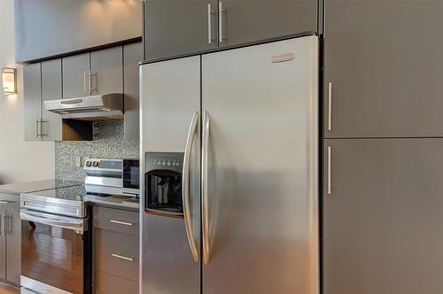 414-1331 Ellis Street, Kelowna, BC - Indoor Photo Showing Kitchen