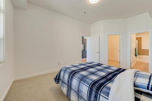 414-1331 Ellis Street, Kelowna, BC - Indoor Photo Showing Bedroom