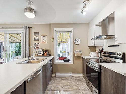 Cuisine - 1075  - 1077 Rue Claude-Grégoire, Sainte-Adèle, QC - Indoor Photo Showing Kitchen With Double Sink