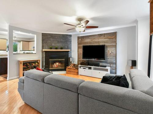 Salon - 881 Rue Einstein, Repentigny (Repentigny), QC - Indoor Photo Showing Living Room With Fireplace