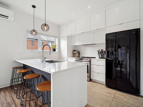 Cuisine - 2492 Rue Marcel-Trudel, Longueuil (Le Vieux-Longueuil), QC - Indoor Photo Showing Kitchen With Upgraded Kitchen