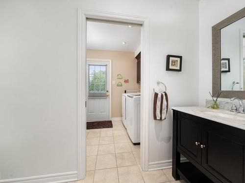 Powder room - 43 Hyde Park Street, Beaconsfield, QC - Indoor Photo Showing Bathroom