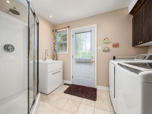 Laundry room - 43 Hyde Park Street, Beaconsfield, QC - Indoor Photo Showing Laundry Room