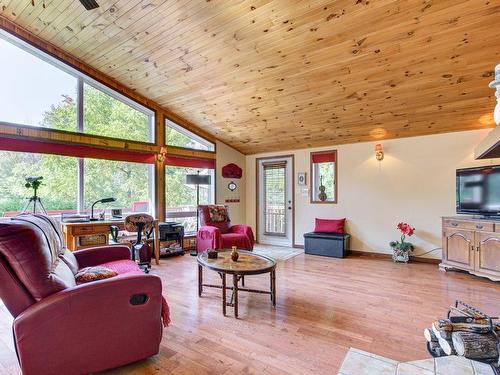 Salon - 1333 Ch. Bord-De-L'Eau S., Noyan, QC - Indoor Photo Showing Living Room