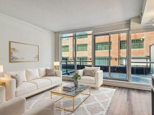 223-38 Dan Leckie Way, Toronto, ON - Indoor Photo Showing Living Room