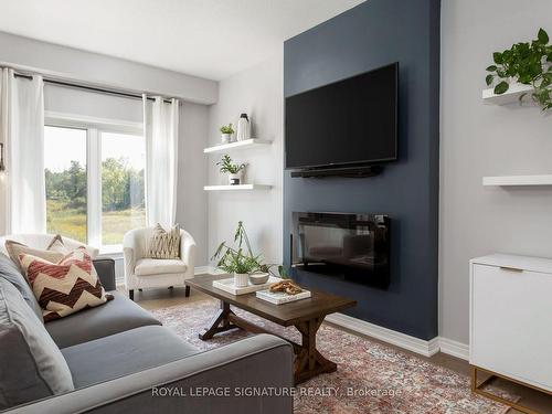 48 Severino Circ, West Lincoln, ON - Indoor Photo Showing Living Room