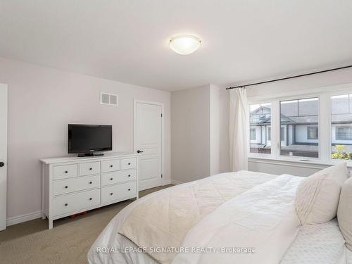 48 Severino Circ, West Lincoln, ON - Indoor Photo Showing Bedroom