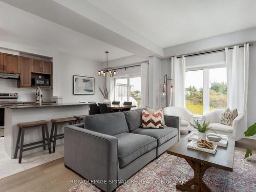 48 Severino Circ, West Lincoln, ON - Indoor Photo Showing Living Room