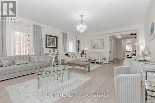 4 Champion Court, Brampton, ON - Indoor Photo Showing Living Room