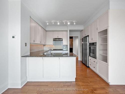 909-25 Scrivener Sq, Toronto, ON - Indoor Photo Showing Kitchen