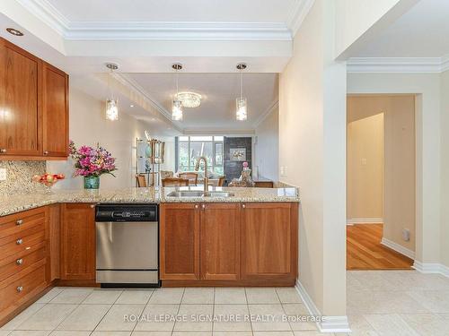 308-80 Port St E, Mississauga, ON - Indoor Photo Showing Kitchen With Double Sink