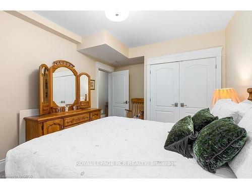 54 Fords Dr, Grey Highlands, ON - Indoor Photo Showing Bedroom