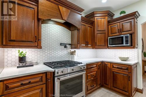 9677 Pioneer Line, Chatham, ON - Indoor Photo Showing Kitchen With Upgraded Kitchen