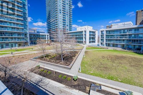 404 - 2015 Sheppard Avenue E, Toronto, ON - Outdoor With Facade