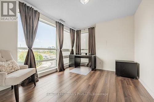 404 - 2015 Sheppard Avenue E, Toronto, ON - Indoor Photo Showing Living Room