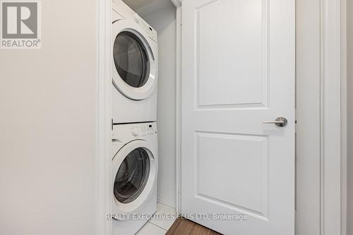 404 - 2015 Sheppard Avenue E, Toronto, ON - Indoor Photo Showing Laundry Room