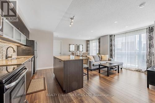 404 - 2015 Sheppard Avenue E, Toronto, ON - Indoor Photo Showing Kitchen With Upgraded Kitchen