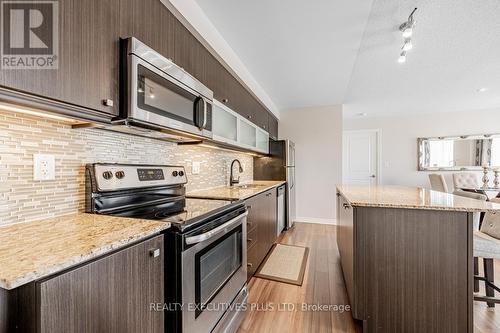 404 - 2015 Sheppard Avenue E, Toronto, ON - Indoor Photo Showing Kitchen With Upgraded Kitchen