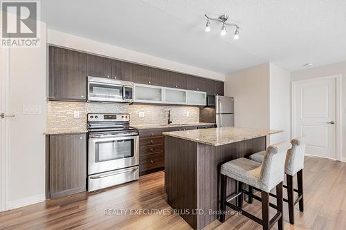 404 - 2015 Sheppard Avenue E, Toronto, ON - Indoor Photo Showing Kitchen With Upgraded Kitchen