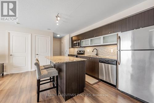 404 - 2015 Sheppard Avenue E, Toronto, ON - Indoor Photo Showing Kitchen With Upgraded Kitchen