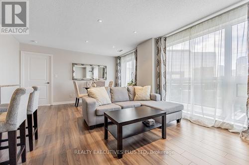 404 - 2015 Sheppard Avenue E, Toronto, ON - Indoor Photo Showing Living Room