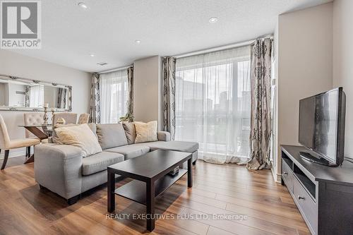 404 - 2015 Sheppard Avenue E, Toronto, ON - Indoor Photo Showing Living Room