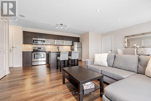 404 - 2015 Sheppard Avenue E, Toronto, ON - Indoor Photo Showing Living Room