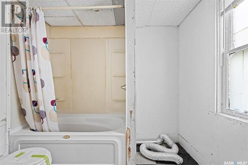 450 Duffield Street W, Moose Jaw, SK - Indoor Photo Showing Bathroom