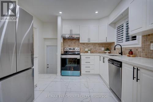 258 Bartley Bull Parkway, Brampton, ON - Indoor Photo Showing Kitchen