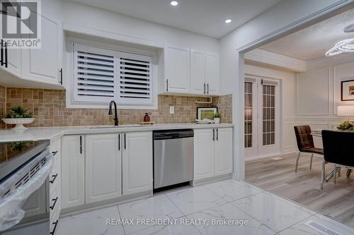 258 Bartley Bull Parkway, Brampton, ON - Indoor Photo Showing Kitchen