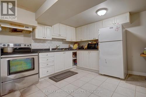 258 Bartley Bull Parkway, Brampton, ON - Indoor Photo Showing Kitchen