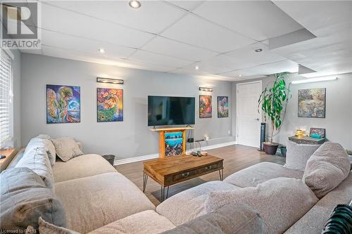 22 Inglewood Road, St. Catharines, ON - Indoor Photo Showing Living Room