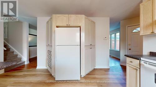 71 Southcott Court, London, ON - Indoor Photo Showing Kitchen