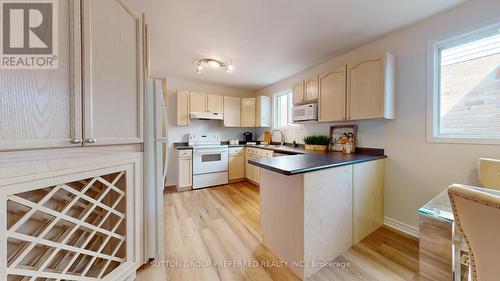 71 Southcott Court, London, ON - Indoor Photo Showing Kitchen