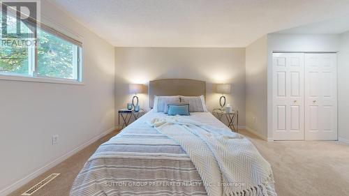 71 Southcott Court, London, ON - Indoor Photo Showing Bedroom