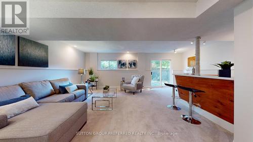 71 Southcott Court, London, ON - Indoor Photo Showing Living Room