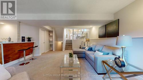 71 Southcott Court, London, ON - Indoor Photo Showing Living Room