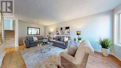 71 Southcott Court, London, ON - Indoor Photo Showing Living Room