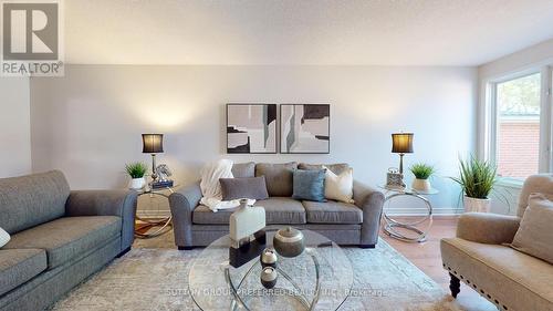 71 Southcott Court, London, ON - Indoor Photo Showing Living Room