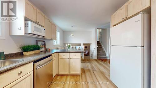 71 Southcott Court, London, ON - Indoor Photo Showing Kitchen