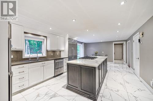 10 Percy Wright Road, Whitchurch-Stouffville, ON - Indoor Photo Showing Kitchen With Upgraded Kitchen