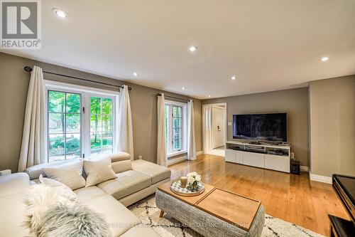 10 Percy Wright Road, Whitchurch-Stouffville, ON - Indoor Photo Showing Living Room