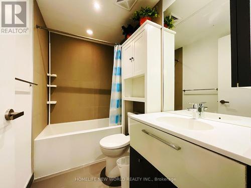 511 - 15 Grenville Street, Toronto, ON - Indoor Photo Showing Bathroom