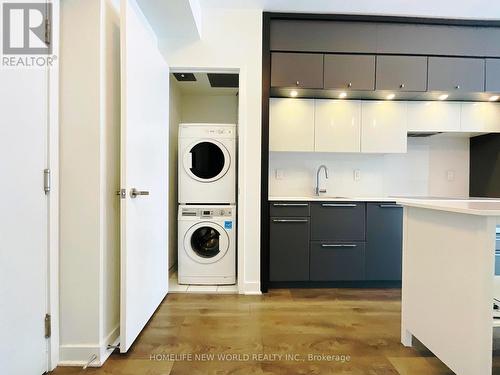 511 - 15 Grenville Street, Toronto, ON - Indoor Photo Showing Laundry Room