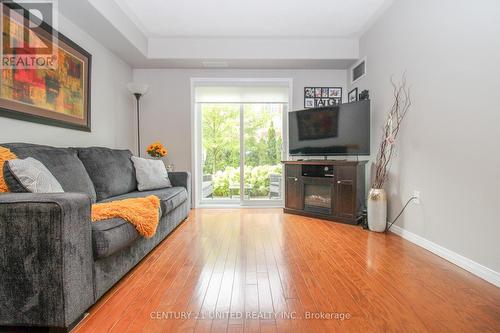 109 - 300 Spillsbury Drive, Peterborough (Otonabee), ON - Indoor Photo Showing Living Room