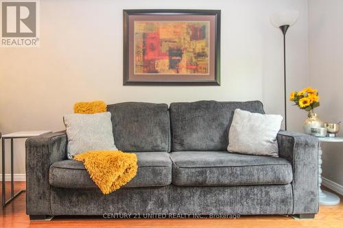 109 - 300 Spillsbury Drive, Peterborough (Otonabee), ON - Indoor Photo Showing Living Room