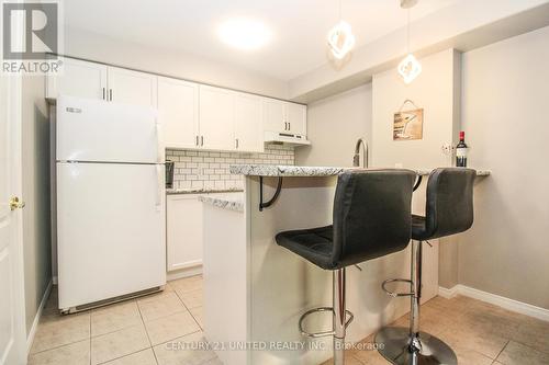 109 - 300 Spillsbury Drive, Peterborough (Otonabee), ON - Indoor Photo Showing Kitchen