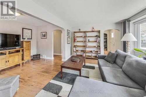 1015 Victoria Park Avenue, Toronto, ON - Indoor Photo Showing Living Room